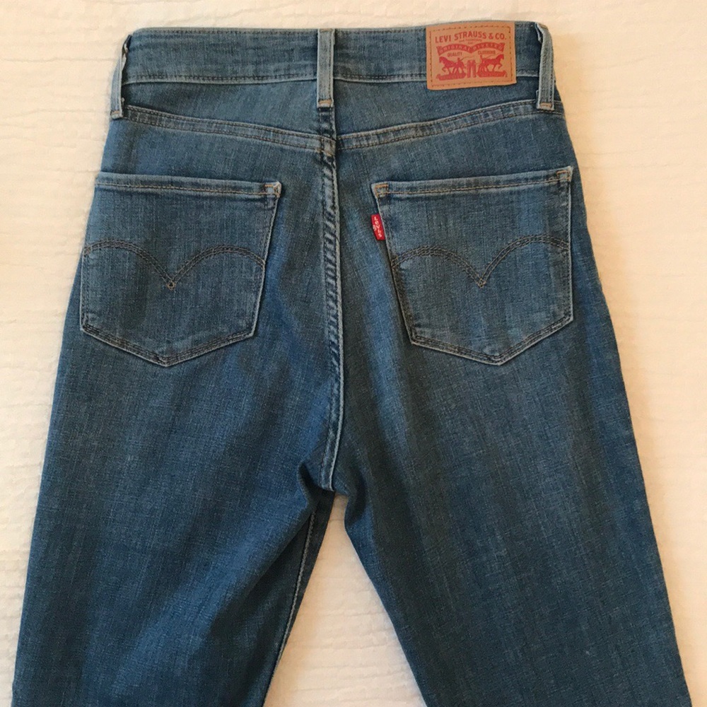 Levi’s 721 Medium Wash High Rise Skinny Jeans
